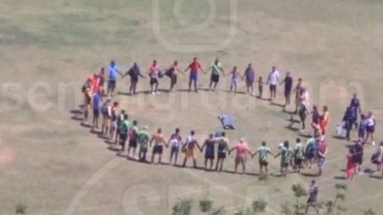 Homem sofre mal súbito e morre em jogo de futebol; Jogadores fazem roda oração
