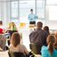 É exigida idade mínima para participação nos cursos, que varia de 15 a 18 anos - Reprodução/Shutterstock