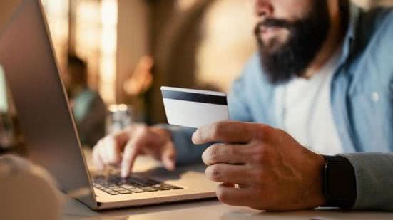A medida impacta tanto indivíduos quanto empresas, dificultando transações e acesso a recursos financeiros. - Divulgação