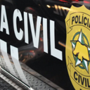 A operação aconteceu no bairro Brasília Teimosa, na zona Leste da capital potiguar, e com apoio da Central de Monitoramento Eletrônico (CEME/SEAP) - Divulgação/Polícia Civil do RN