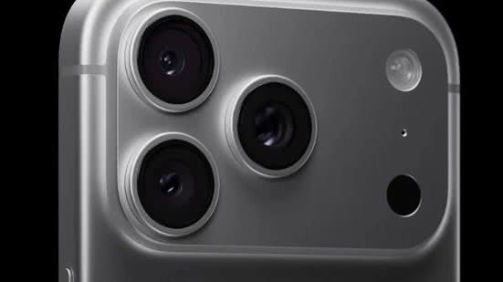 A Apple pode retirar o modelo base da linha iPhone 18, enquanto um iPhone dobrável pode ser lançado junto com ele em 2026. - Divulgação