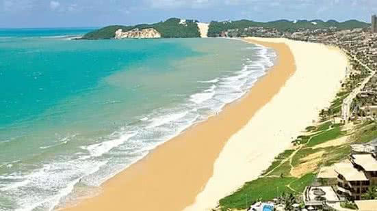 A revitalização da praia amplia espaço para banhistas e promete um verão de recordes para a economia local. - Divulgação