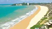 A revitalização da praia amplia espaço para banhistas e promete um verão de recordes para a economia local. - Divulgação