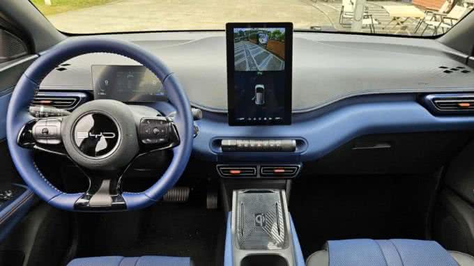 Com um design atraente e tecnologia avançada, o Dolphin Mini é ideal para quem busca uma opção econômica e prática na mobilidade elétrica. - Divulgação