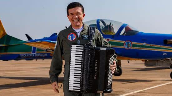 Descubra a programação completa do evento gratuito na Base Aérea de Natal, com atrações para toda a família e shows ao vivo. - Divulgação