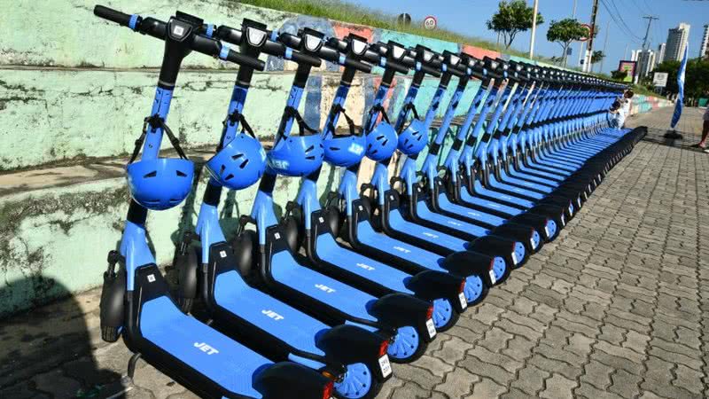 Em áreas com circulação de pedestres, a velocidade máxima permitida é de 6 km/h - Demis Roussos/Secom