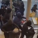 Equipes policiais chegaram a perseguir alguns carros suspeitos, mas a operação foi interrompida devido ao risco para a segurança pública - Reprodução/Internet