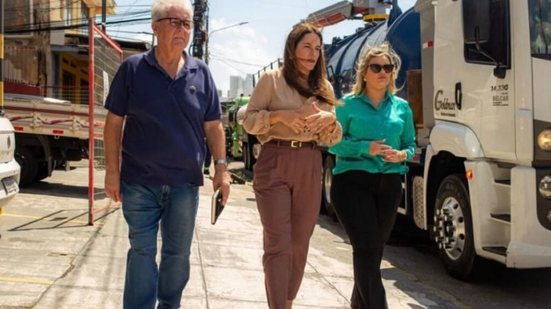A nova prefeita em exercício supervisiona serviços de drenagem para prevenir alagamentos durante a temporada de chuvas. - Divulgação