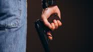 Um terceiro homem, que também teria participado da ação criminosa, permanece foragido em área de mata - Reprodução/Freepik