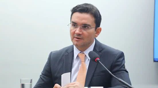 Celso Sabino tentará permanecer no cargo até a COP30, mas deve entregar sua carta de demissão após a volta de Lula de Nova York. - Reprodução