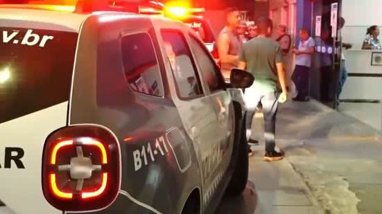 Após denúncia de tráfico, a polícia enfrentou resistência armada, resultando em um ferido e na fuga dos suspeitos envolvidos. - Divulgação