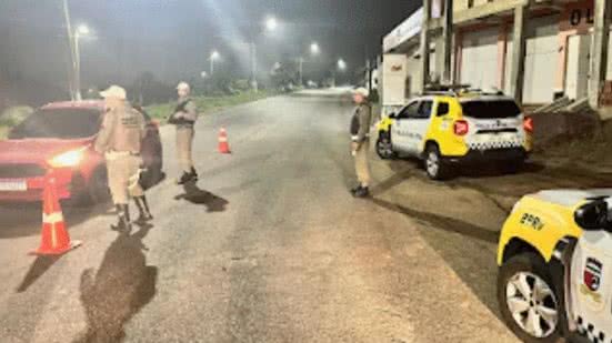 A ação da PM visa coibir a embriaguez ao volante, com cinco motoristas autuados em um único dia na região. - Divulgação PMRN