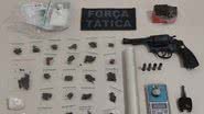 Todo o material apreendido e os suspeitos foram encaminhados à Delegacia de Polícia Civil para os procedimentos legais. - Divulgação