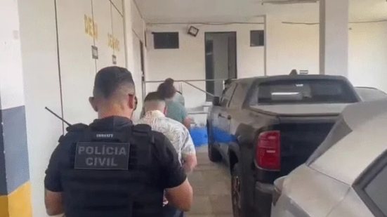 Grupo criminoso enganou idosos prometendo herança de R$ 7 bilhões e solicitou transferências via Pix para sustentar estilo de vida luxuoso. - Polícia Civil/Reprodução