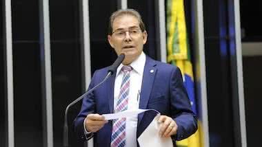 Paulinho da Força se mantém firme em sua proposta, desconsiderando as ameaças de Eduardo Bolsonaro sobre possíveis sanções. - Reprodução