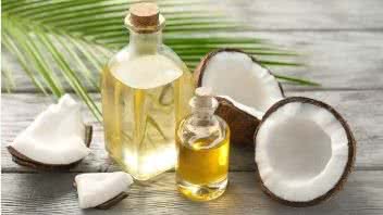 Entenda os benefícios do óleo de coco e como ele pode ajudar a tornar a vida sexual mais confortável. - Divulgação
