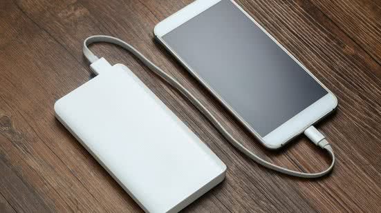 Empresas aéreas restringem uso de power banks durante viagens; veja a lista