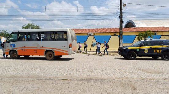 Imagem PRF flagra irregularidades em transporte de estudantes no RN