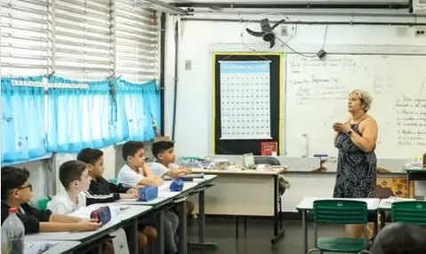 MEC reforça apoio a professores com nova carteira e benefícios - Reprodução