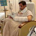 Rafael Motta surge lendo em primeira foto depois de internação em São Paulo - Reprodução