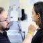 Jason manuseia protótipo em paciente - Cícero Oliveira – Agecom/UFRN