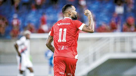América-RN anuncia saída de três jogadores; veja quem deixa o clube