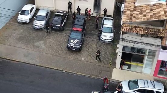Durante a operação, foram presas três pessoas, com idades de 22, 34 e 48 anos. Um quarto suspeito segue foragido - Divulgação/Polícia Civil do RN