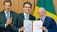 Ministro Fernando Haddad, Motta e Lula no último mês de março, durante cerimônia que marcou o envio do projeto da isenção ao Congresso — Foto: Ricardo Stuckert/PR - Ricardo Stuckert/PR