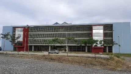 A UFPE anunciou que recorrerá da decisão judicial que suspendeu o edital até o julgamento final da ação popular. - Crédito: UFPE