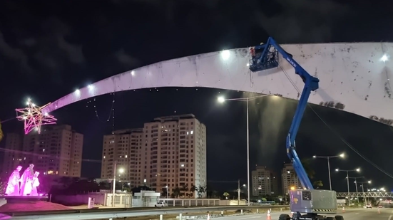 Agora, as equipes responsáveis pelos trabalhos concentram os esforços na parte superior da estrutura, posicionada sobre a rodovia federal - Seinfra
