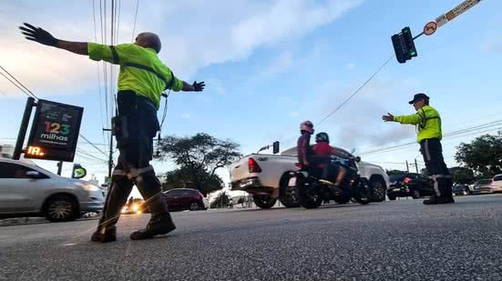 O órgão municipal lembra que as vias serão liberadas gradualmente após o término de uma das corridas, previsto para o início da noite - Divulgação/STTU