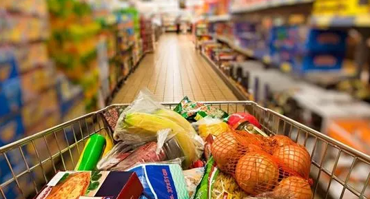 Entre os alimentos da mercearia, o destaque ficou para o café torrado (250 g), que teve queda de -2,05% - Reprodução/Internet