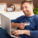 Entre as fraudes mais comuns estão a coleta de informações pessoais, a invasão de contas e os anúncios falsos - Reprodução/Freepik