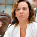 Larissa tem se posicionado criticamente em relação ao sistema político e busca reconectar-se com sua base após anos de afastamento. - Reprodução/Internet