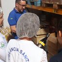 Para evitar riscos, a Vigilância Sanitária recomenda verificar sempre se a embalagem possui lacre - Reprodução/SMS