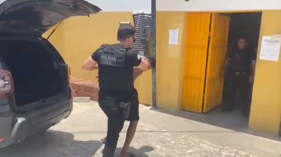 Mesmo após repetidos pedidos para que deixasse o local, o suspeito insistia em permanecer na casa, alegando falsamente ser o proprietário do imóvel - Divulgação/Polícia Civil do RN