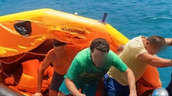 Quatro pescadores da cidade de Touros foram resgatados após sua embarcação afundar em alto-mar, passando horas à deriva. - Reprodução: Icém Caraúbas