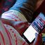 Os principais riscos incluem fraudes, deepfakes e aumento da exposição a sequestros e assédios, alertam as autoridades. - Reprodução: AMIRA KARAOUD/REUTERS