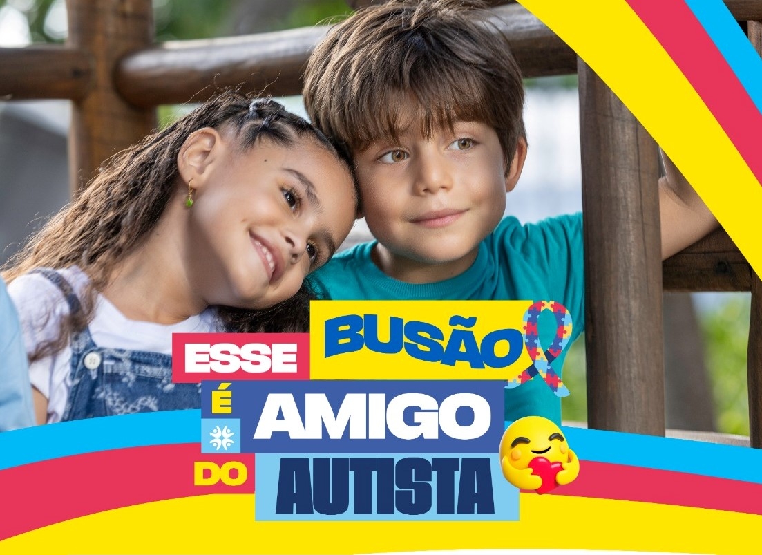 Crianças numa campanha de inclusão sobre autismo