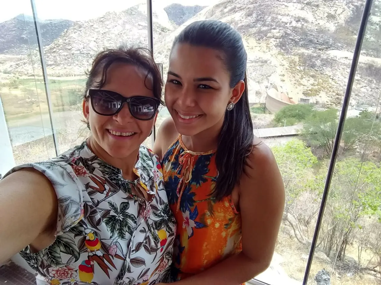Dona Ozanete e sua filha, Zaira Cruz