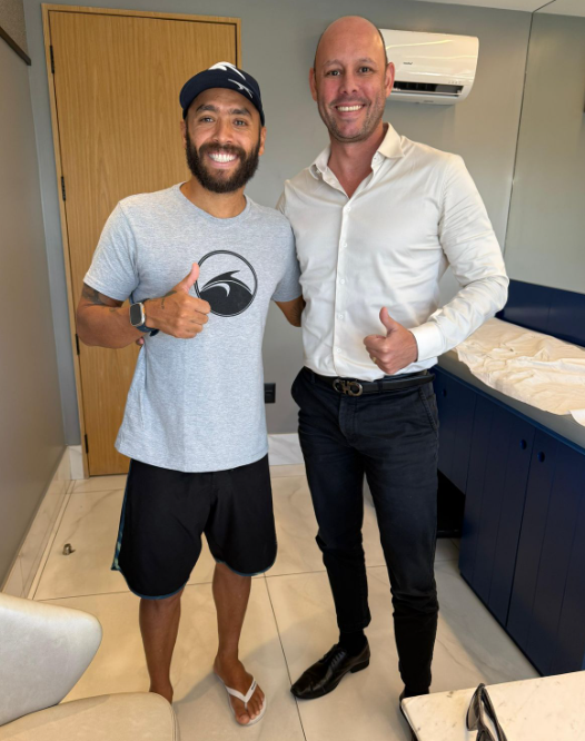 Jadson junto do neurocirurgião Marco Moscatelli