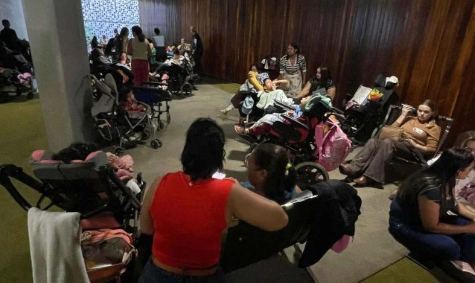 Mães acomoanharam votação no Congresso