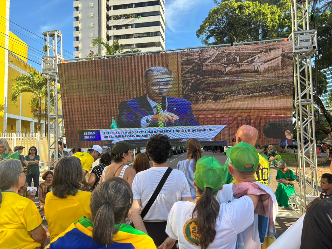 Apoiadores assistindo ao ato solene. Foto: Júnior Teixeira/BNews Natal