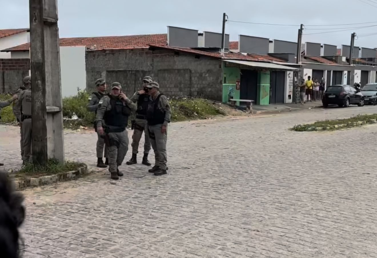 Policiais nas ruas 