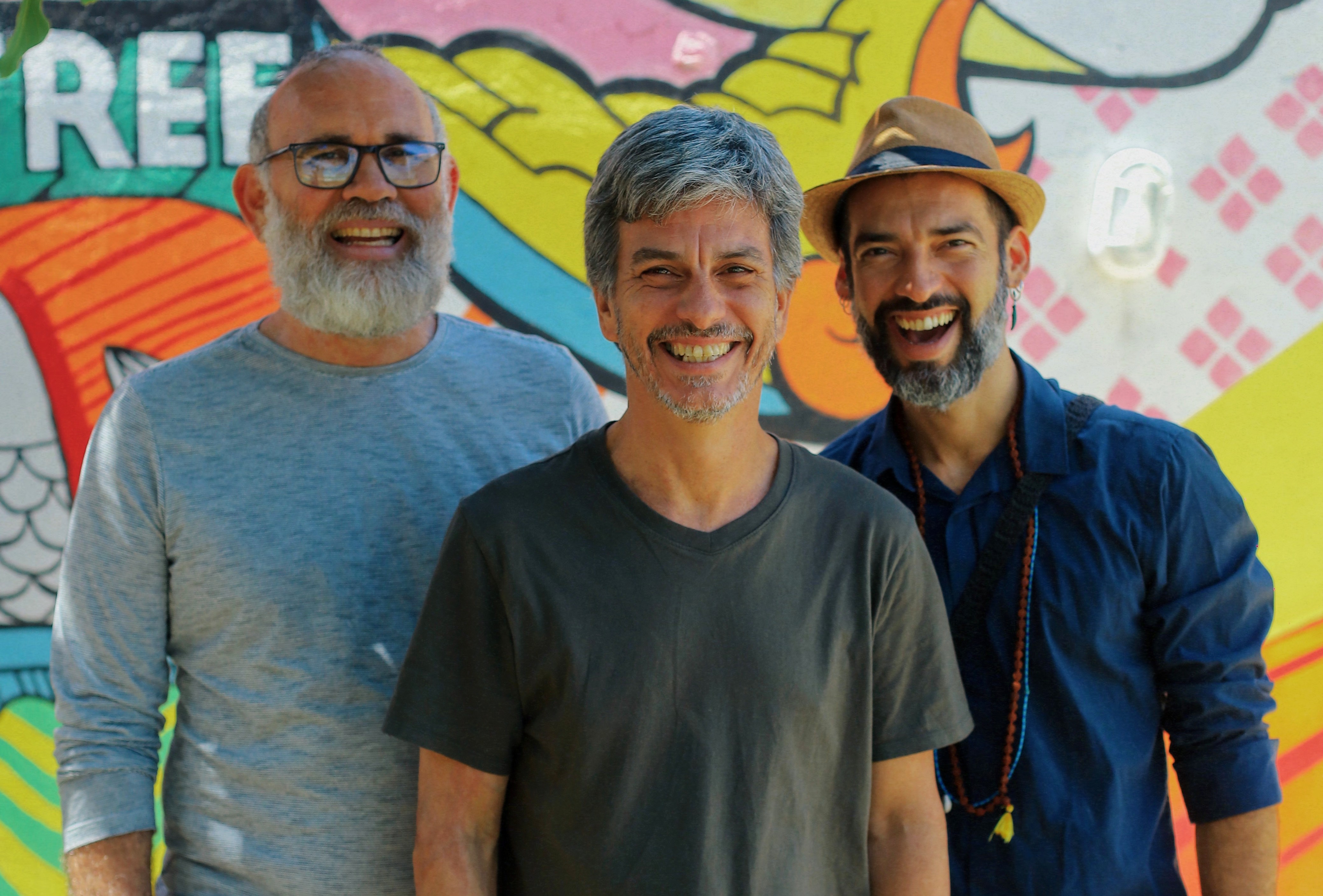 Trio Toró, formado por Diego Francisco Brasil (guitarra), Erick Firmino (baixo) e Silvio Franco (bateria).
