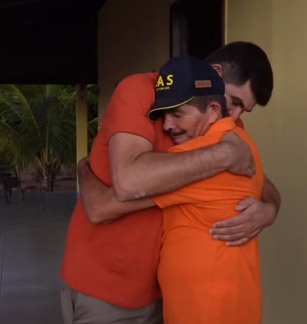 Foto postada por Marcelo nas redes sociais junto com o pai Sandi.