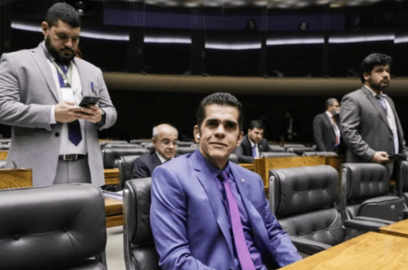 A J.A Construcons, em nome de Andrea Dantas, esposa do deputado federal Antônio Doido (MDB-PA).