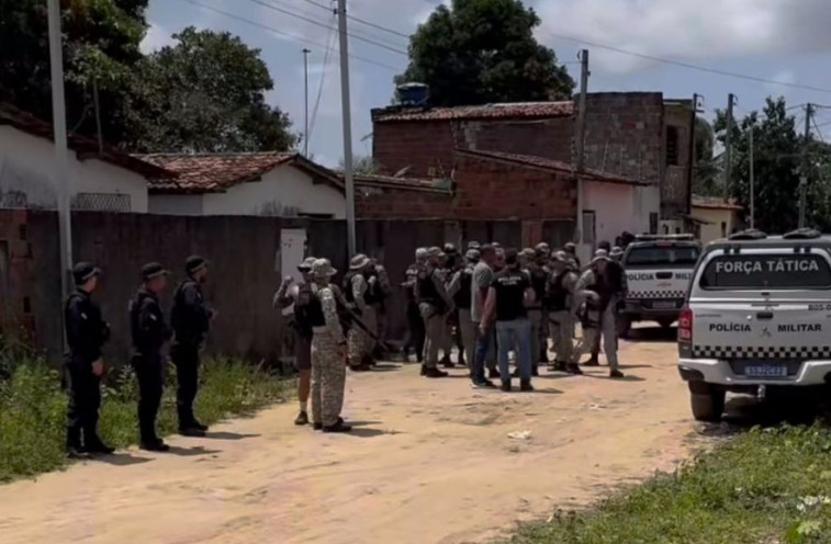Ação rápida da polícia na busca pelos suspeitos do crime.