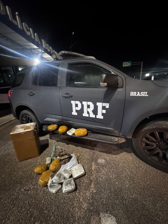 Perseguição resultou em 15kg de maconha apreendido. Foto: PRF.