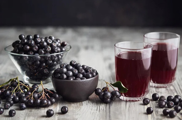 O suco é simples e rápido de fazer, com sabor agradável e repleto de nutrientes.